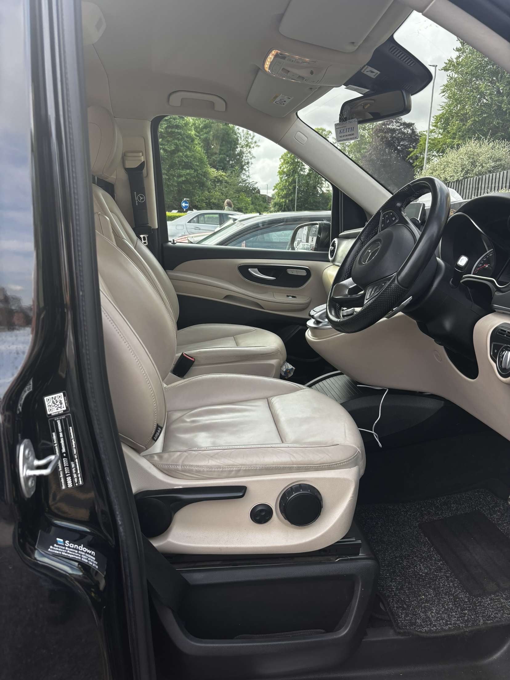 Awaydays Travel - Mercedes V-Class Professional Chauffeur Service
